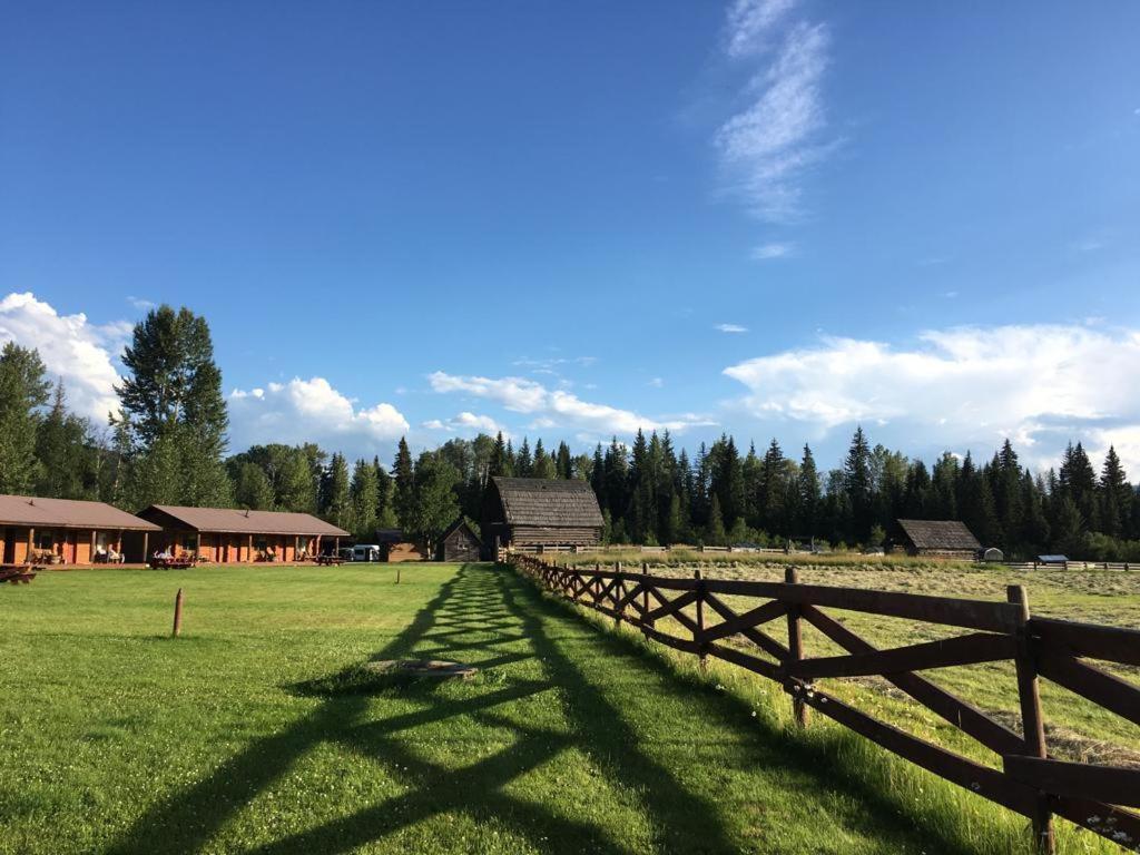 Готель Wells Gray Guest Ranch Клірвотер Екстер'єр фото